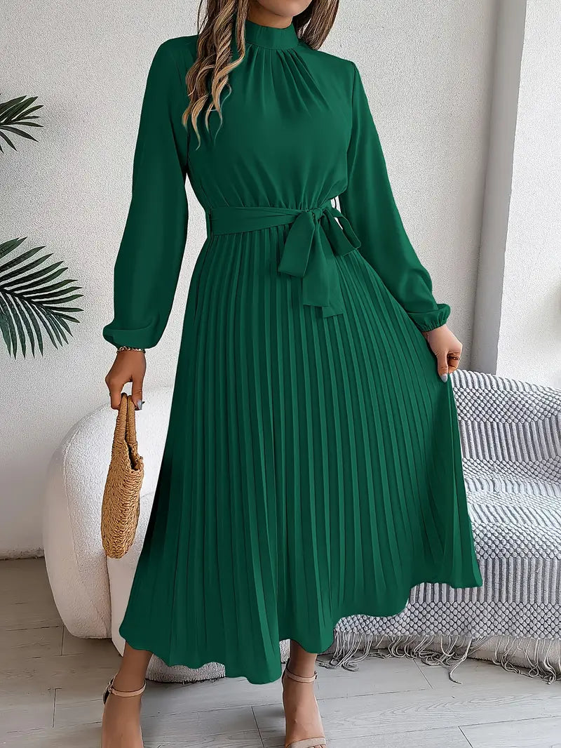 Krohn-e | Schlichtes Kleid mit Stehkragen und Plissiertem Gürtel