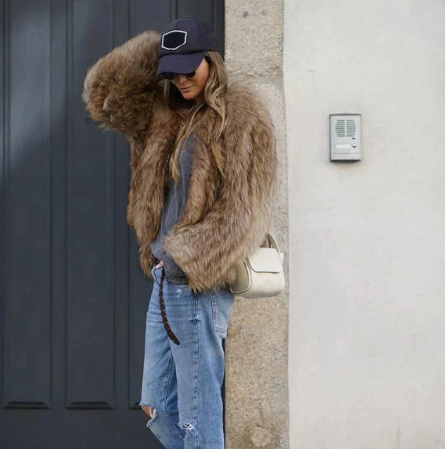 Damenjacke aus Plüsch-Kunstpelz von Eymara