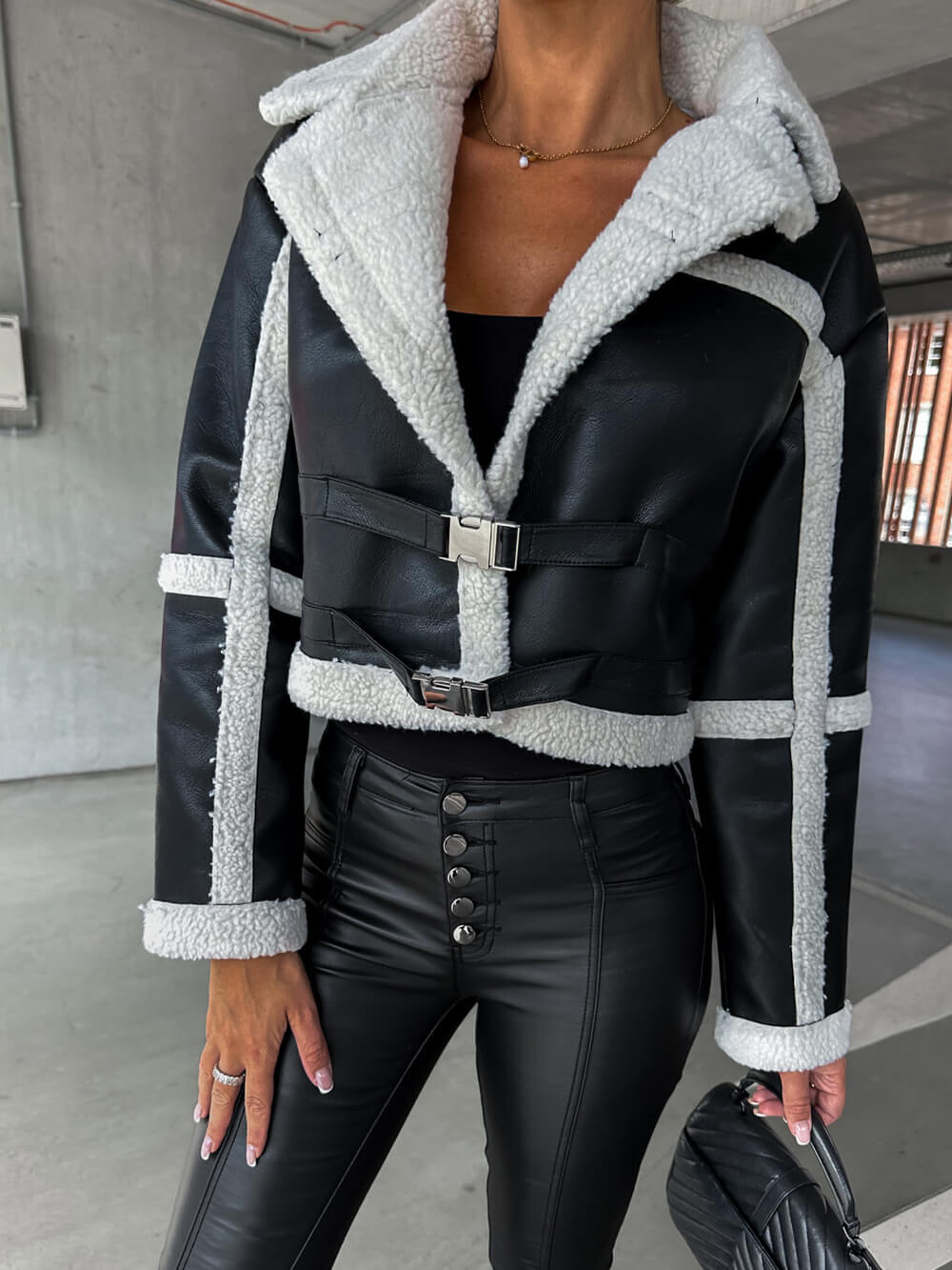 Krohn-e | Elegante Lederjacke mit Plüschbesatz