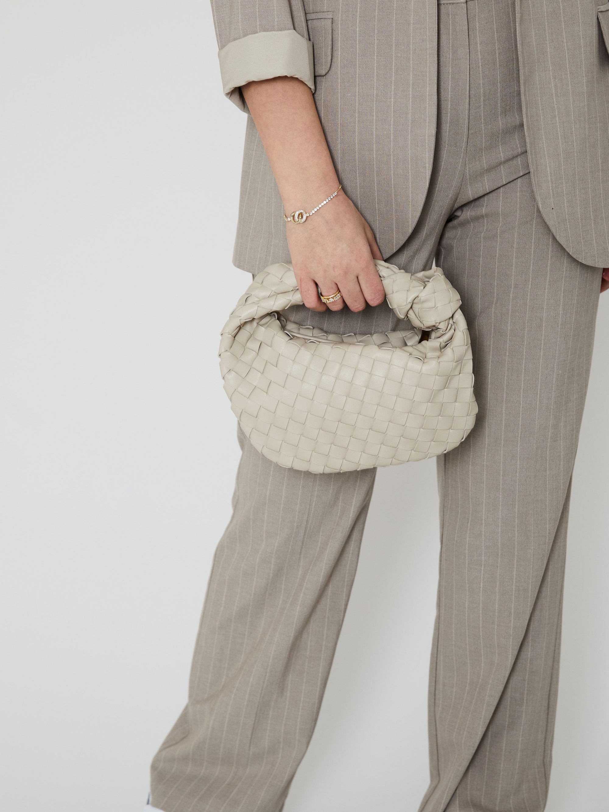 Krohn-e | Stilvolle Weiße Damen Handtasche mit Geflochtenem Design - Krohn-e