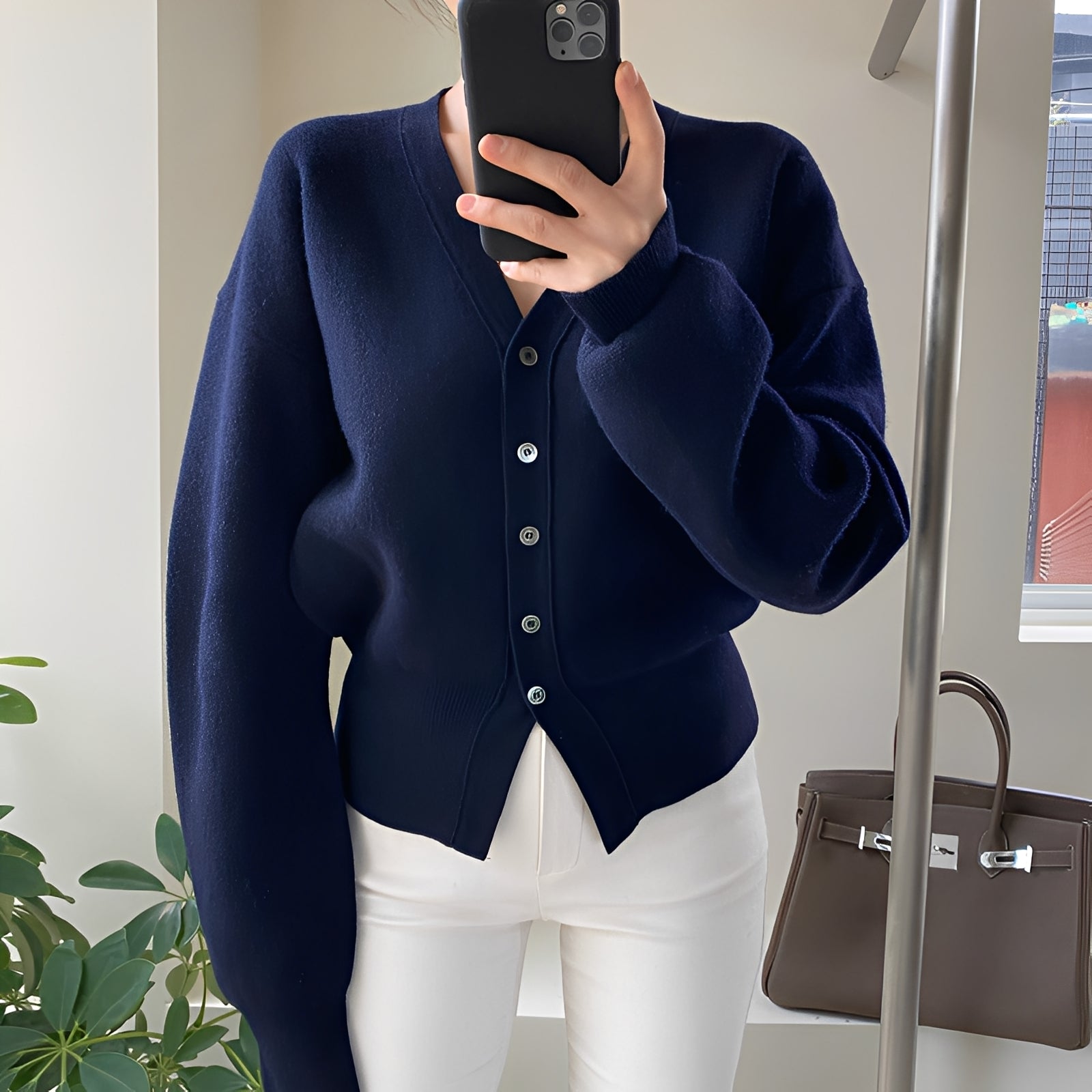 Krohn-e | Klassische, locker gestrickte Strickjacke für Frauen