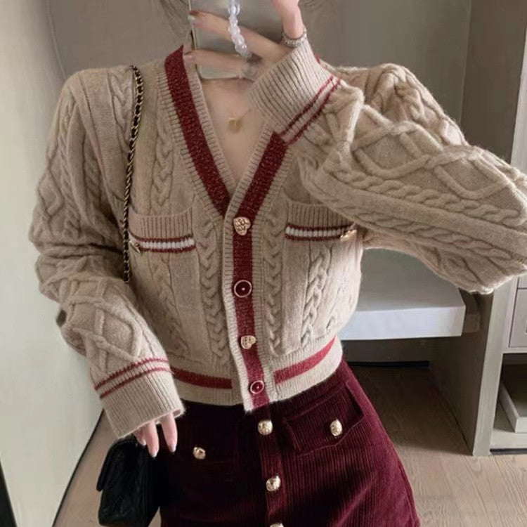Krohn-e | Kurze Strickjacke Elegant und Modern Kontrastdetails