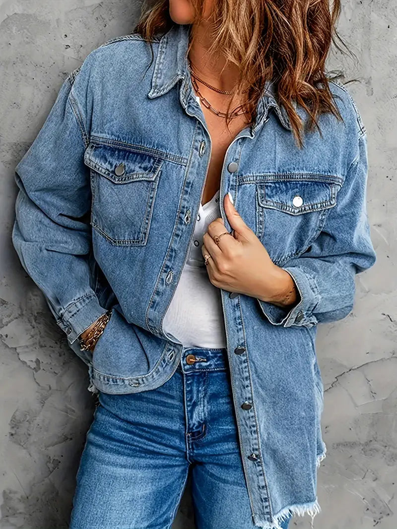 Biltia Denimjacke mit ausgefransten Säumen, Revers und Pattentaschen