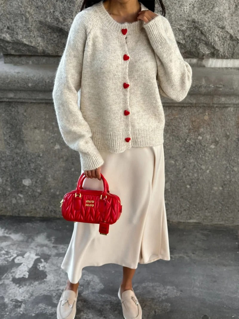 Krohn-e | Kuschelige Strickjacke mit Herzknöpfen