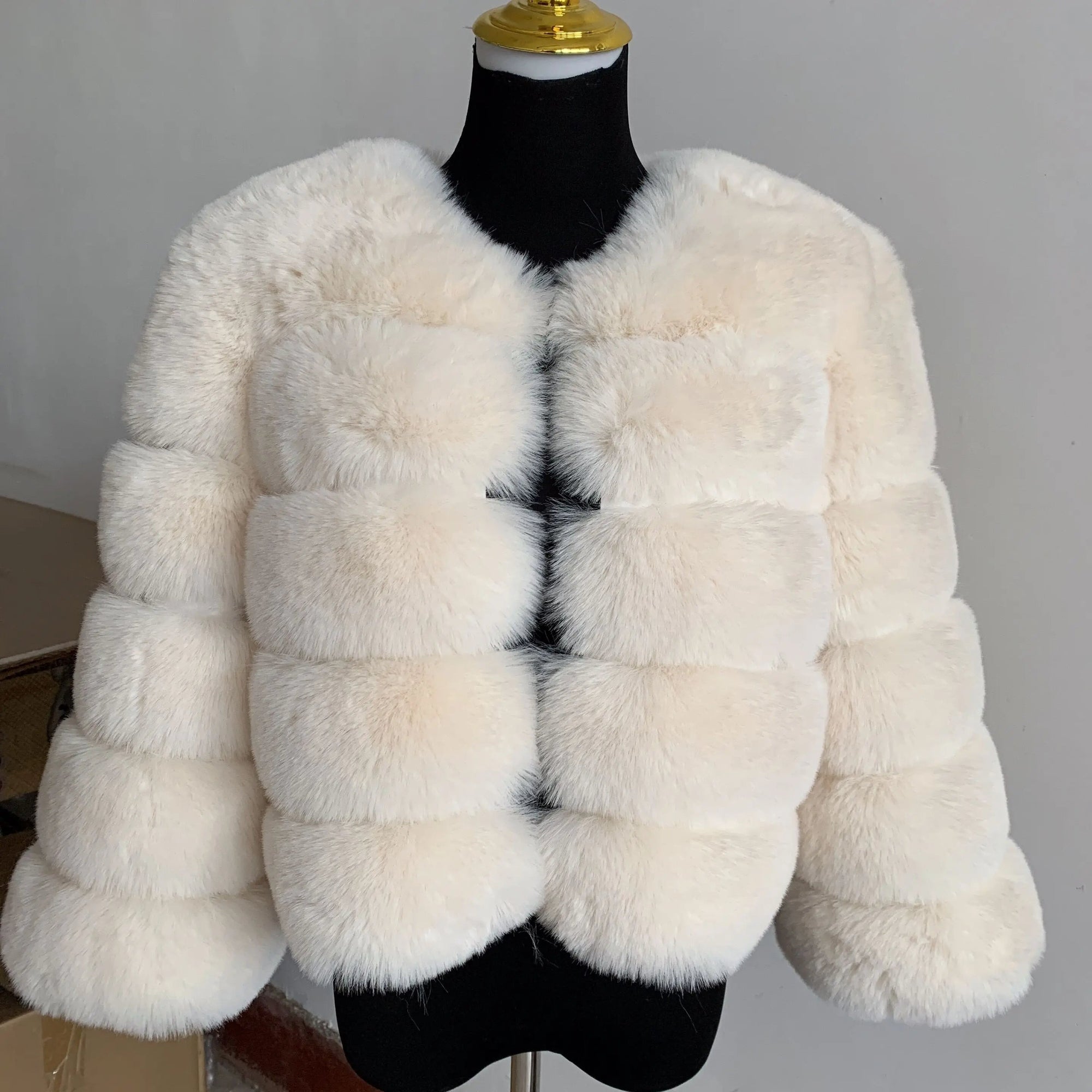 Modischer Wintermantel aus Kunstfell für Damen – Sari