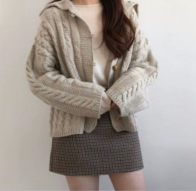 Damen Strickjacke mit voluminösen Ärmeln und detailreicher Zopfmusterung Krohn-e