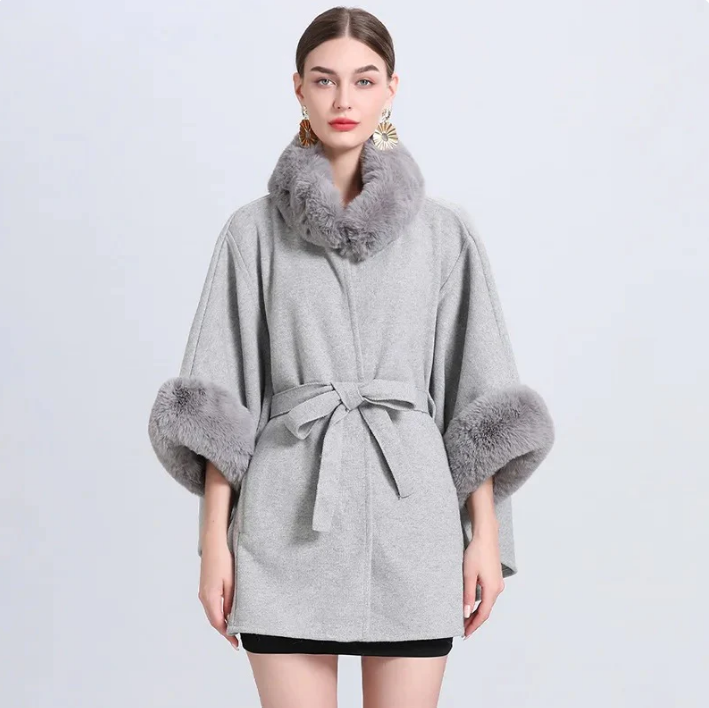 Krohn-e | Winter Cape Mantel