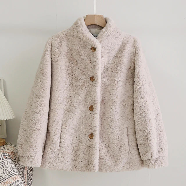 Elegantes Pelzmantel von Klaus – für die moderne, anspruchsvolle Frau