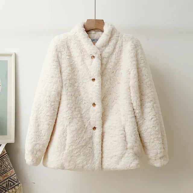 Elegantes Pelzmantel von Klaus – für die moderne, anspruchsvolle Frau