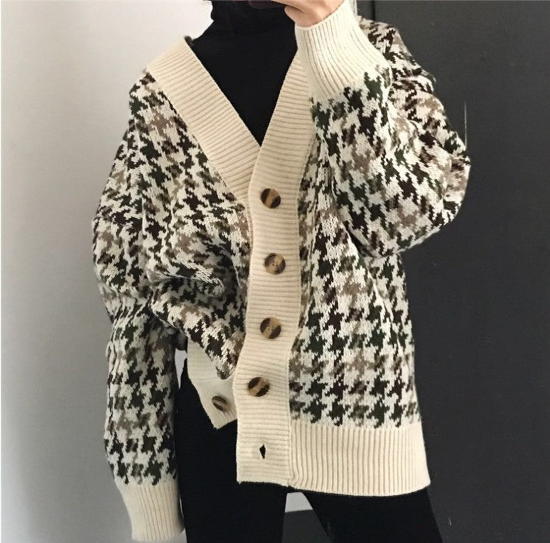 Damen Strickjacke mit modernen Zopfmuster und Holzknöpfen Krohn-e
