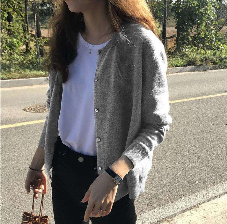 Damen Strickjacke mit feiner Textur und eleganten Knopfdetails Krohn-e