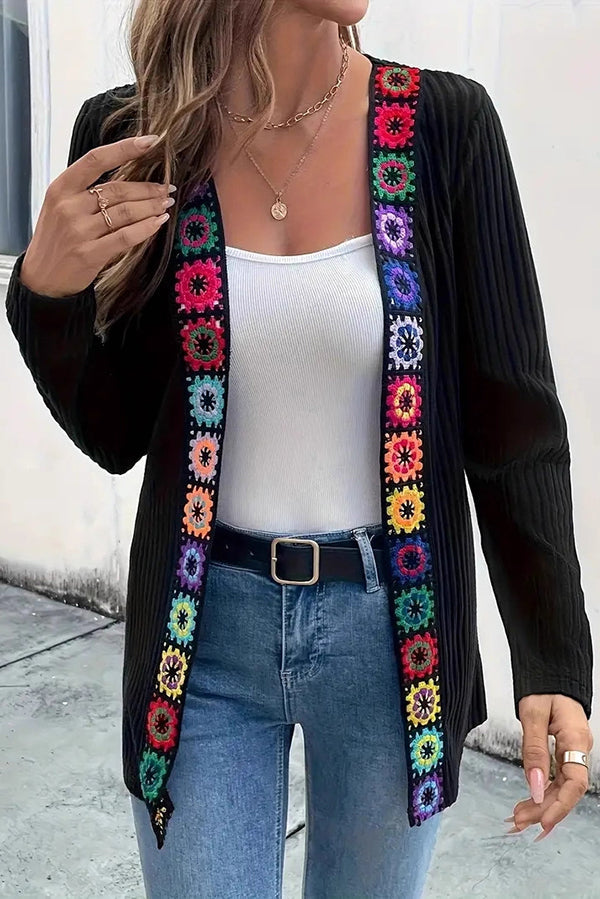 Krohn-e | Strickcardigan mit Blumenrand und langen Ärmeln