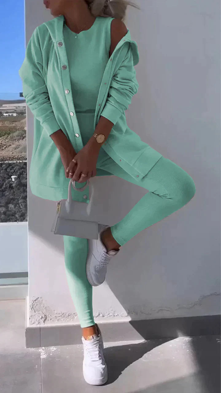 Alicia: Dreiteiliges Strick-Set mit Kapuzenjacke, Top und Hose