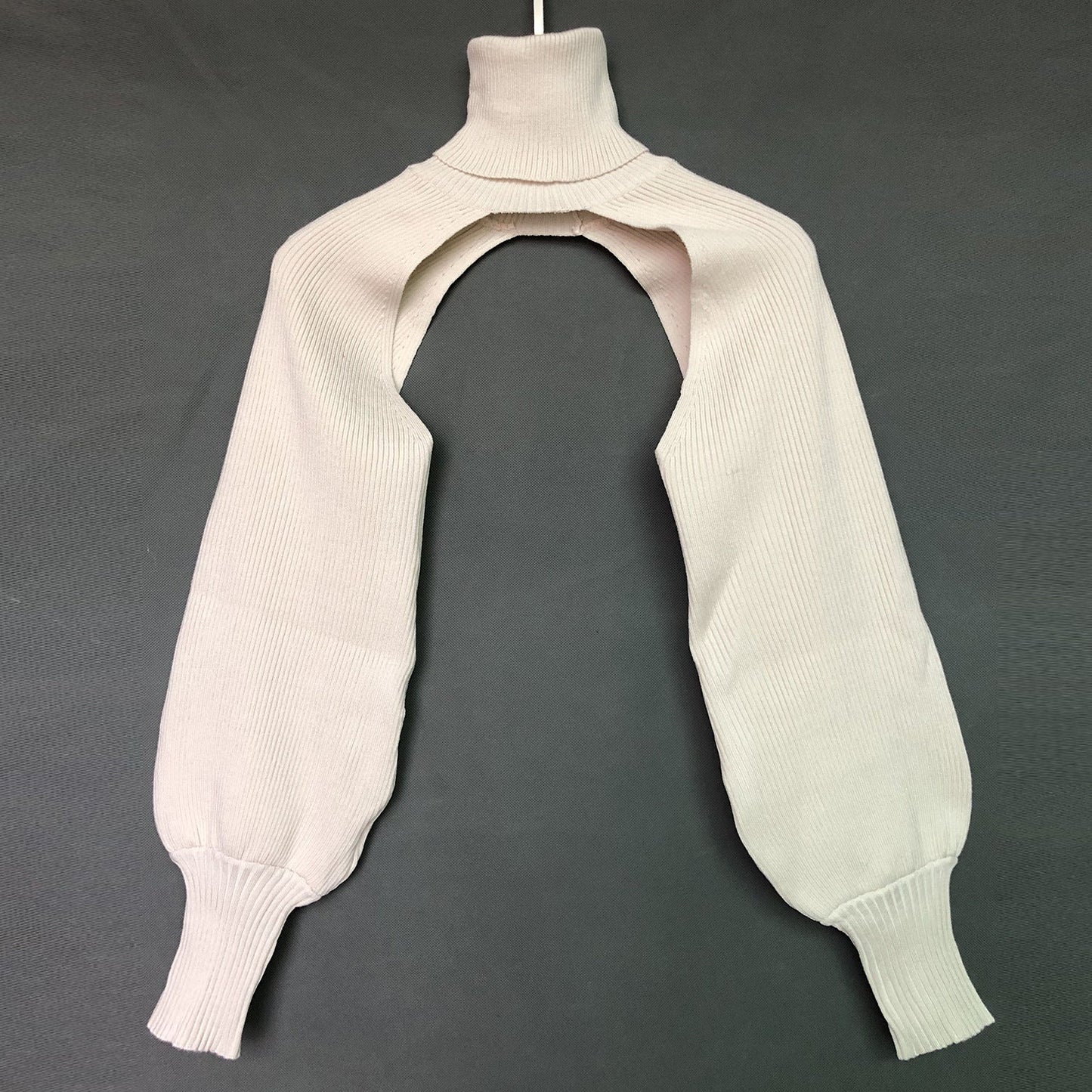 Damen Strickoberteil mit innovativem Schnitt und hohem Kragen Krohn-e
