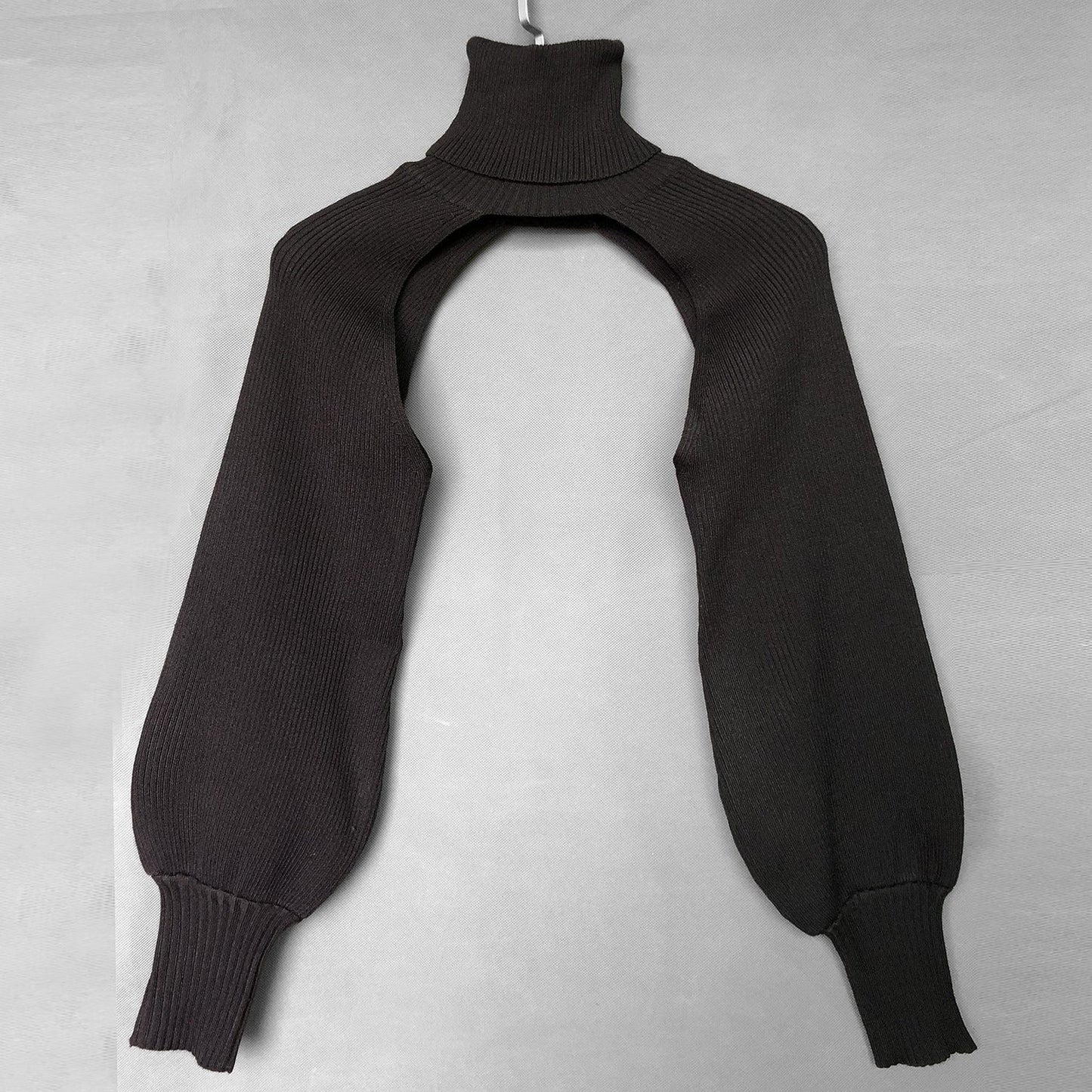 Damen Strickoberteil mit innovativem Schnitt und hohem Kragen Krohn-e