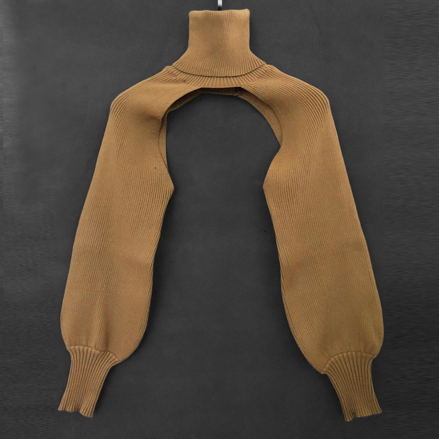 Damen Strickoberteil mit innovativem Schnitt und hohem Kragen Krohn-e