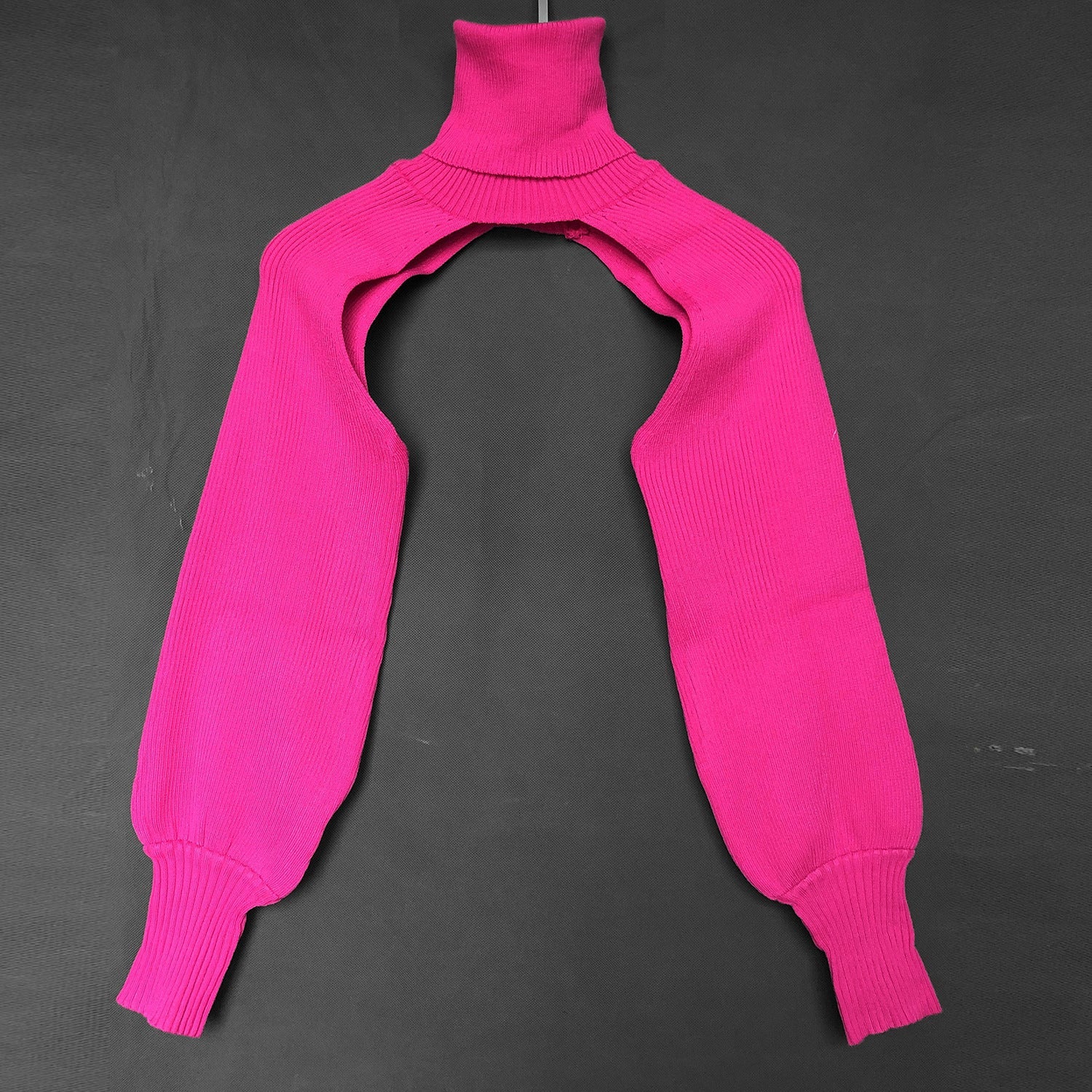 Damen Strickoberteil mit innovativem Schnitt und hohem Kragen Krohn-e