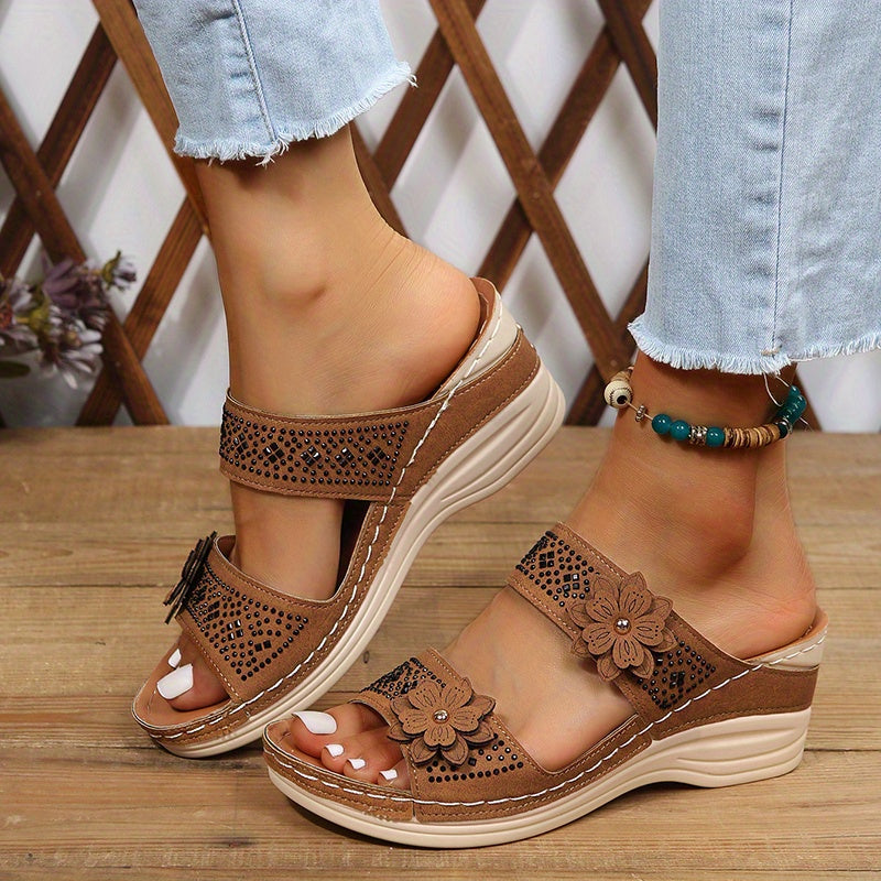 KROHN-E Damen Wedge Pantoletten Blumenverzierung Keilabsatz