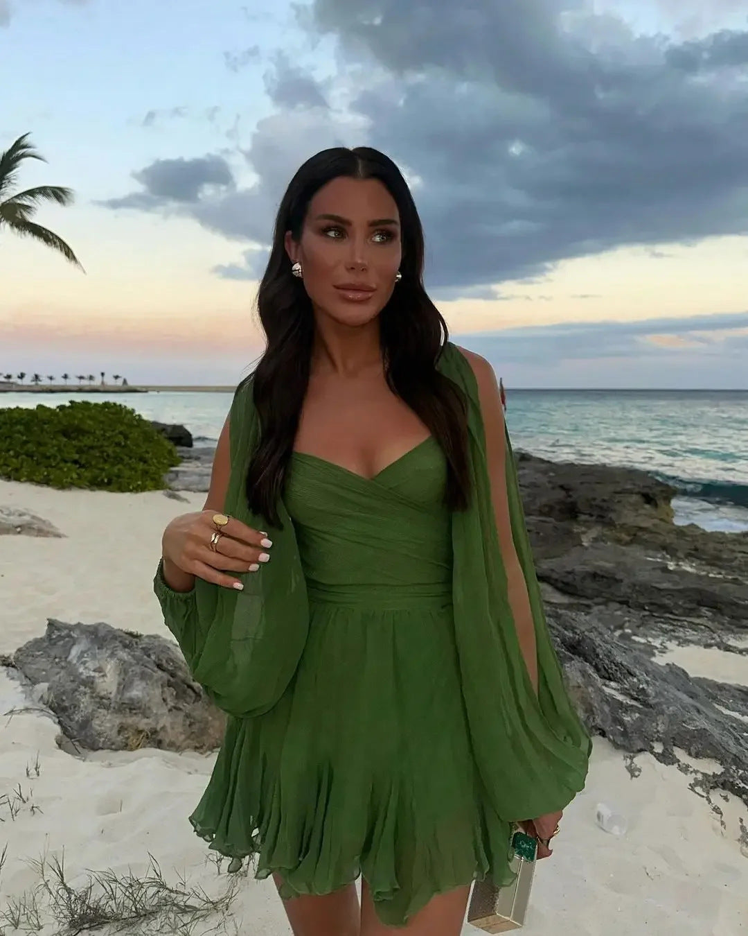 Fudus | Modernes, schulterfreies Kleid mit weiten Ärmeln