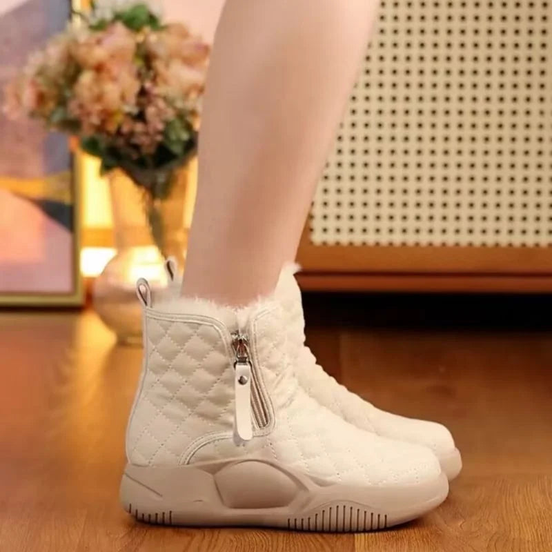 Krohn-e | Kurze Stiefel mit Kette An Der Seite
