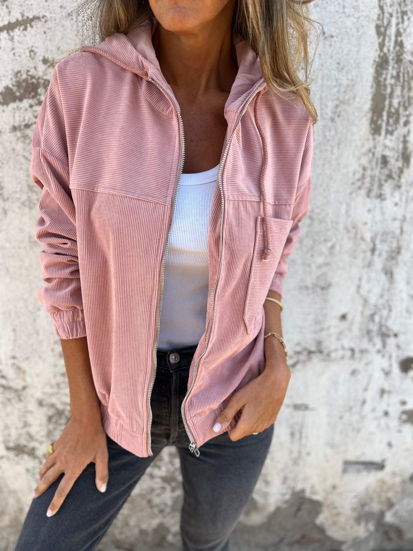 Krohn-e | Lässige Jacke mit Weißer Kapuze und Reißverschluss
