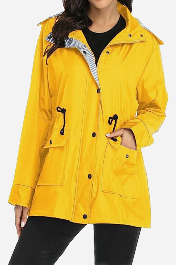 Wasserdichter, gestreifter Windbreaker mit Kapuze von Vythelora