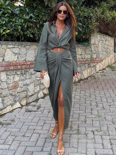 Blusen mit Schleife und Schlitzrock