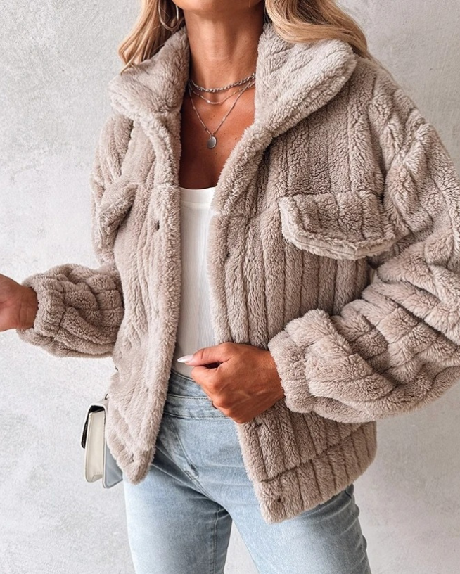 Krohn-e | Kurz Geschnittene Warme Plüschjacke für Damen