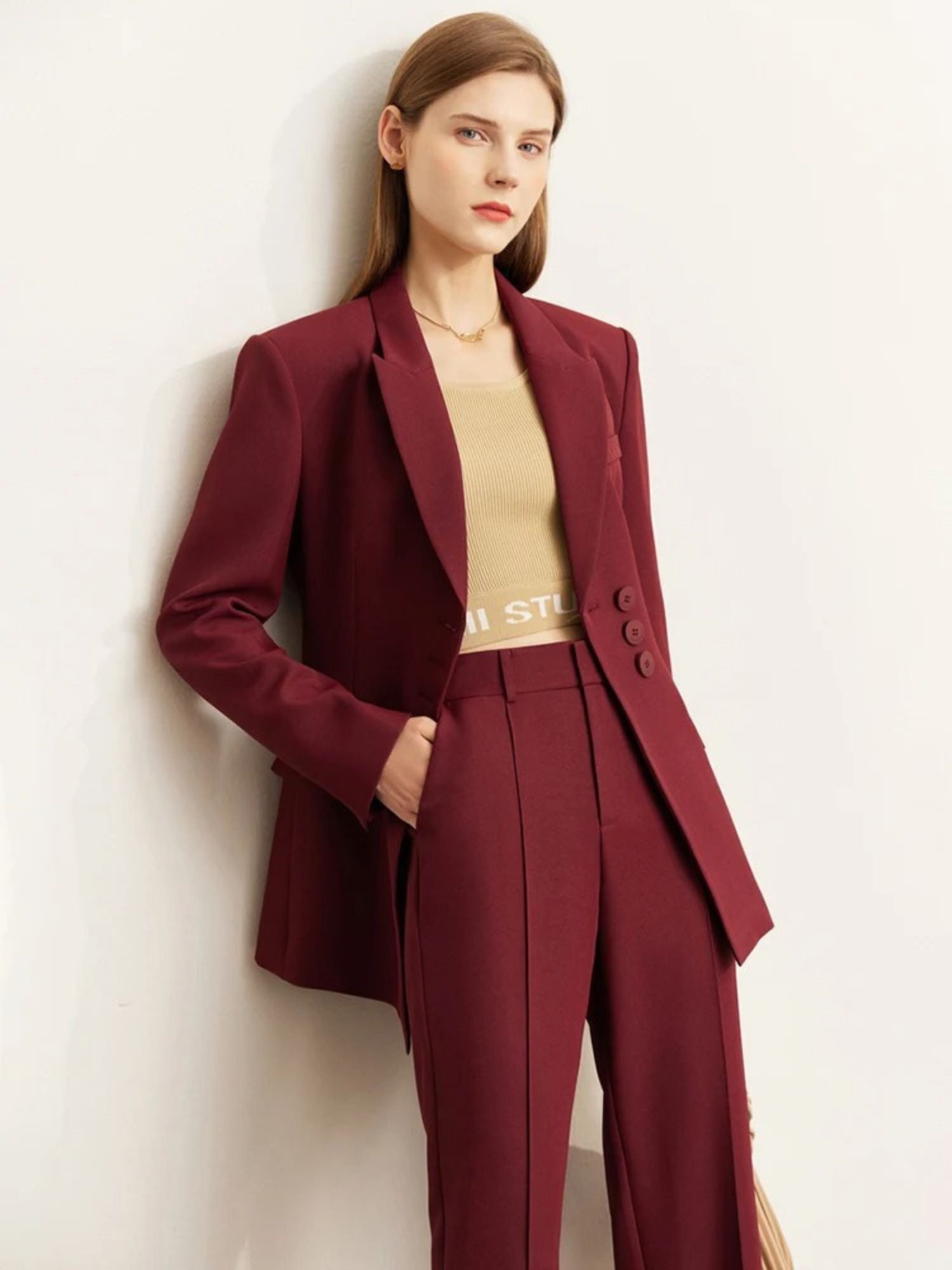 Minimalistisches Blazer- und Hose-Set mit hochgeschnittener, taillierter Hose