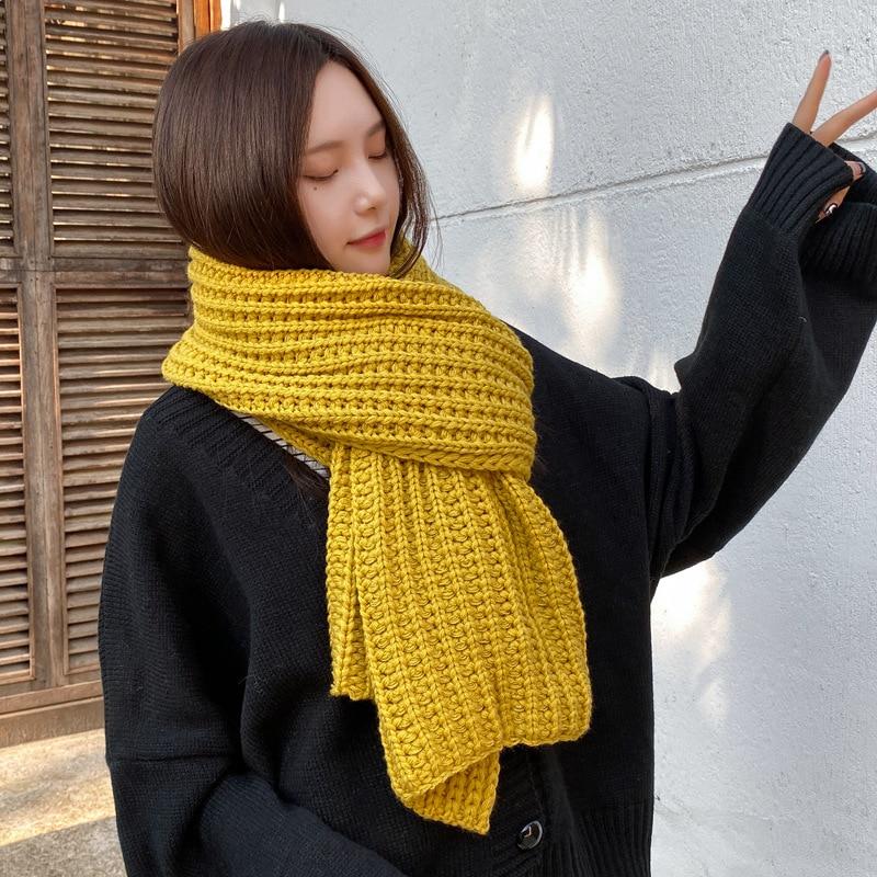 Warmer Strick Schal für Damen aus Carolina im Winter