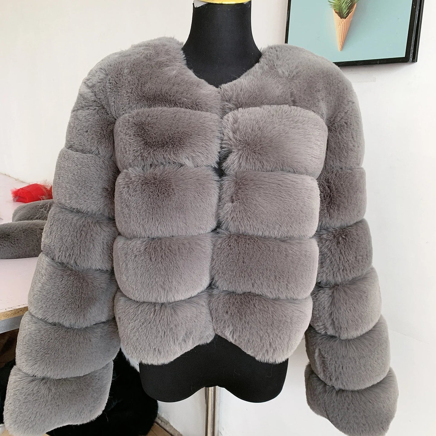 Modischer Wintermantel aus Kunstfell für Damen – Sari