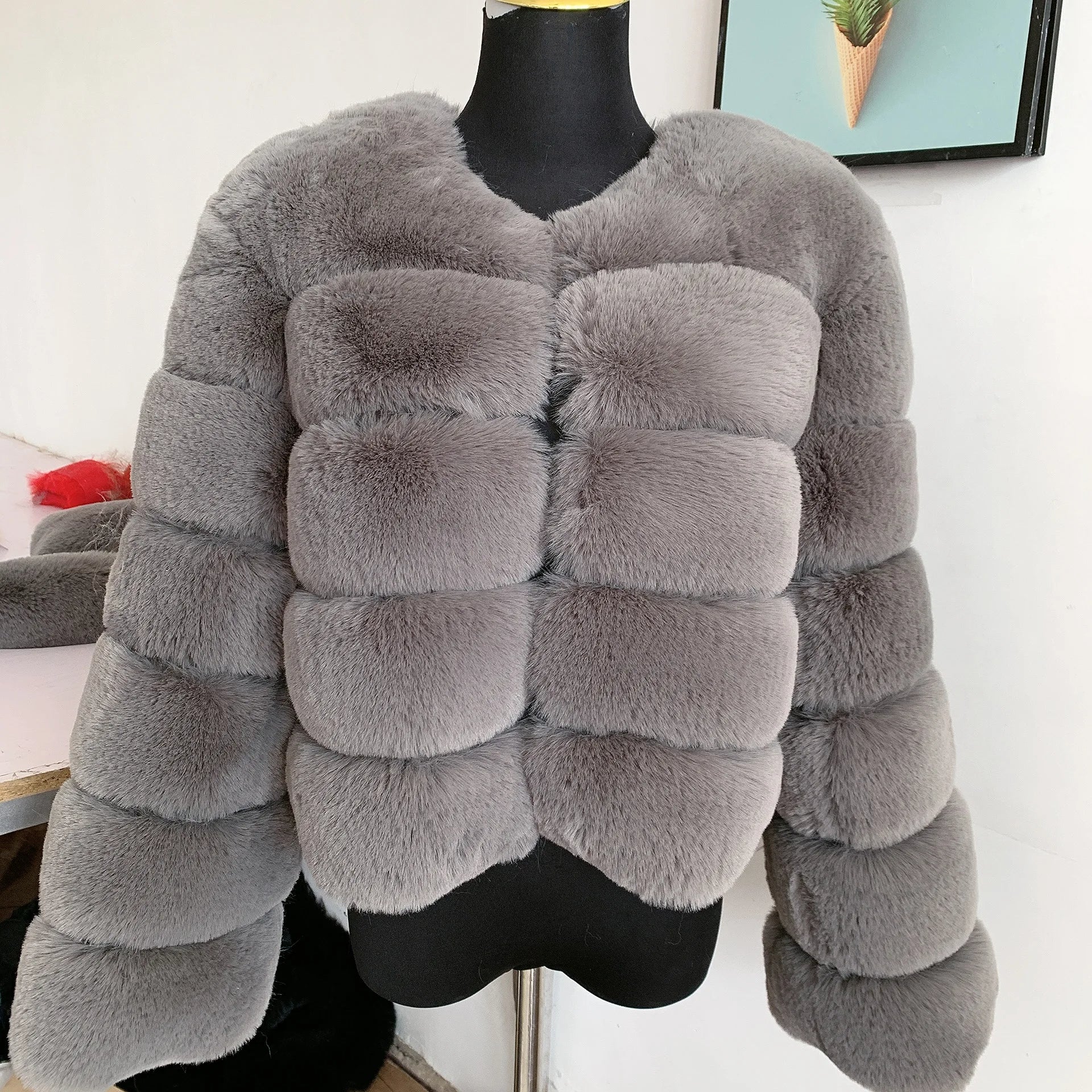 Modischer Wintermantel aus Kunstfell für Damen – Sari