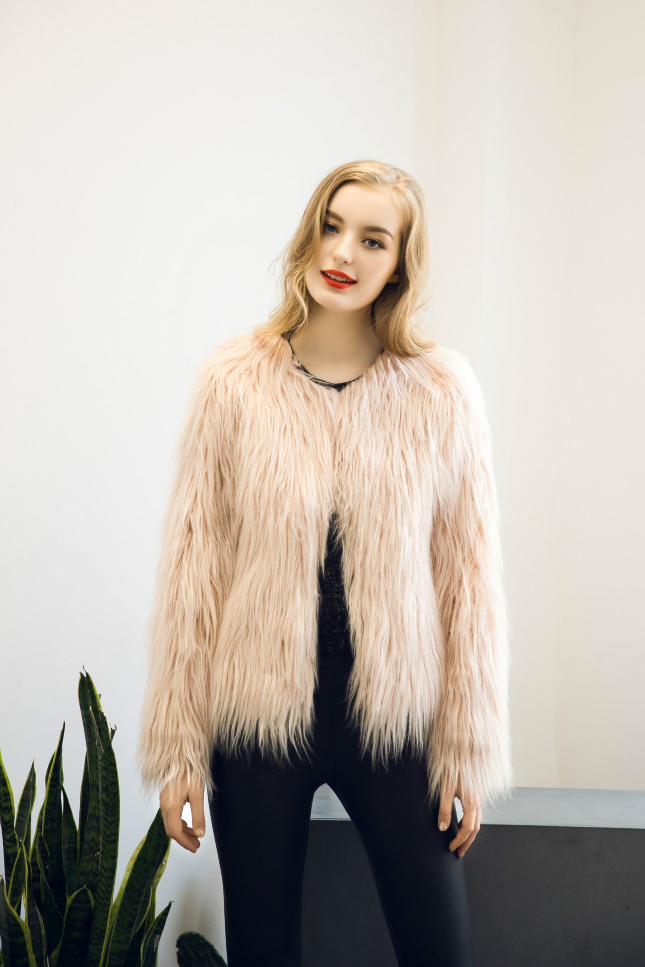 Damen Flauschige Kurzjacke mit elegantem Schnitt und weichem Fellgefühl Krohn-e