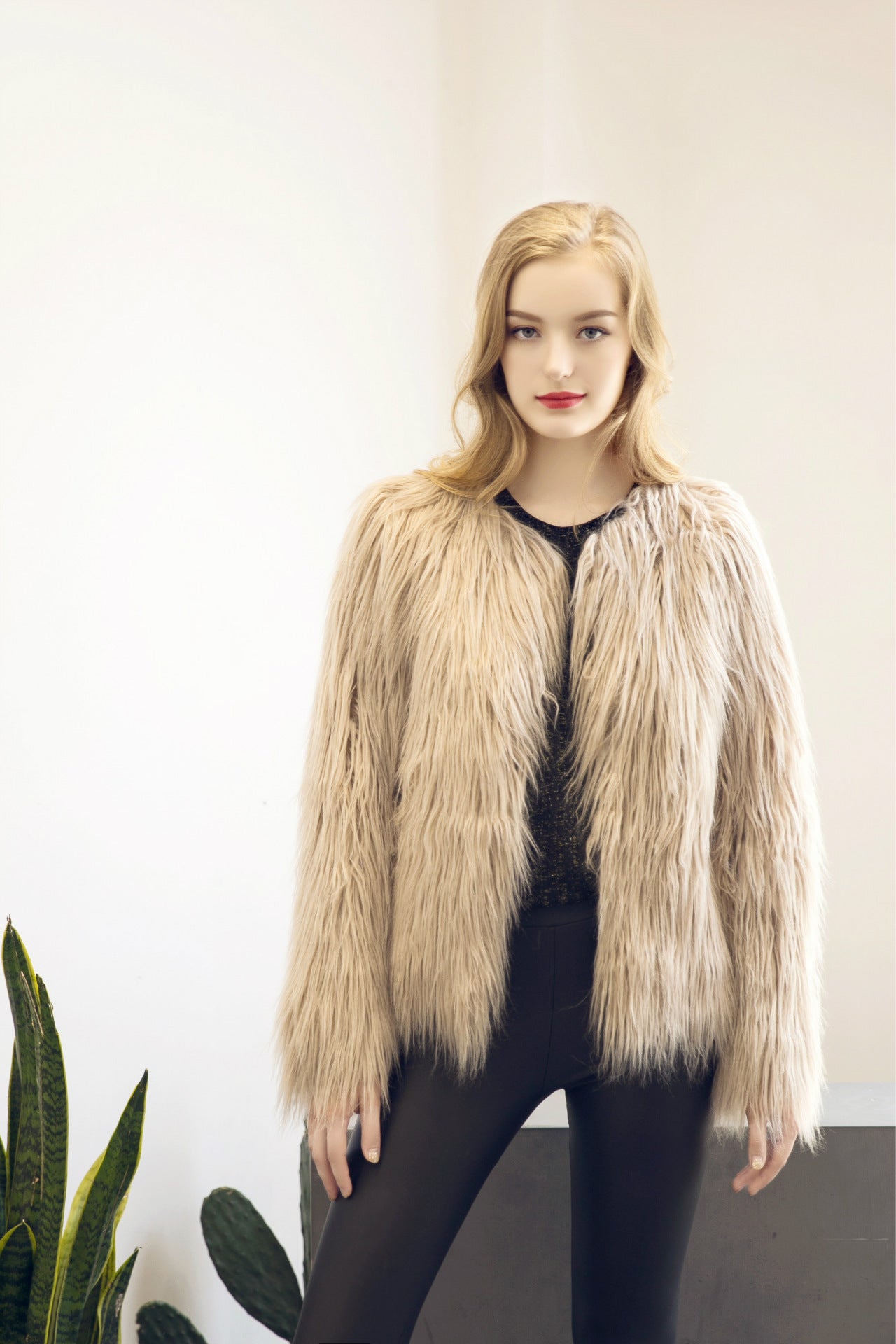 Damen Flauschige Kurzjacke mit elegantem Schnitt und weichem Fellgefühl Krohn-e