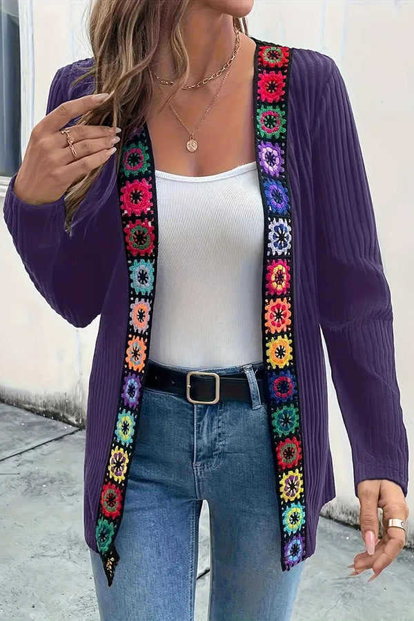 Krohn-e | Strickjacke mit Blumenrand und langen Ärmeln