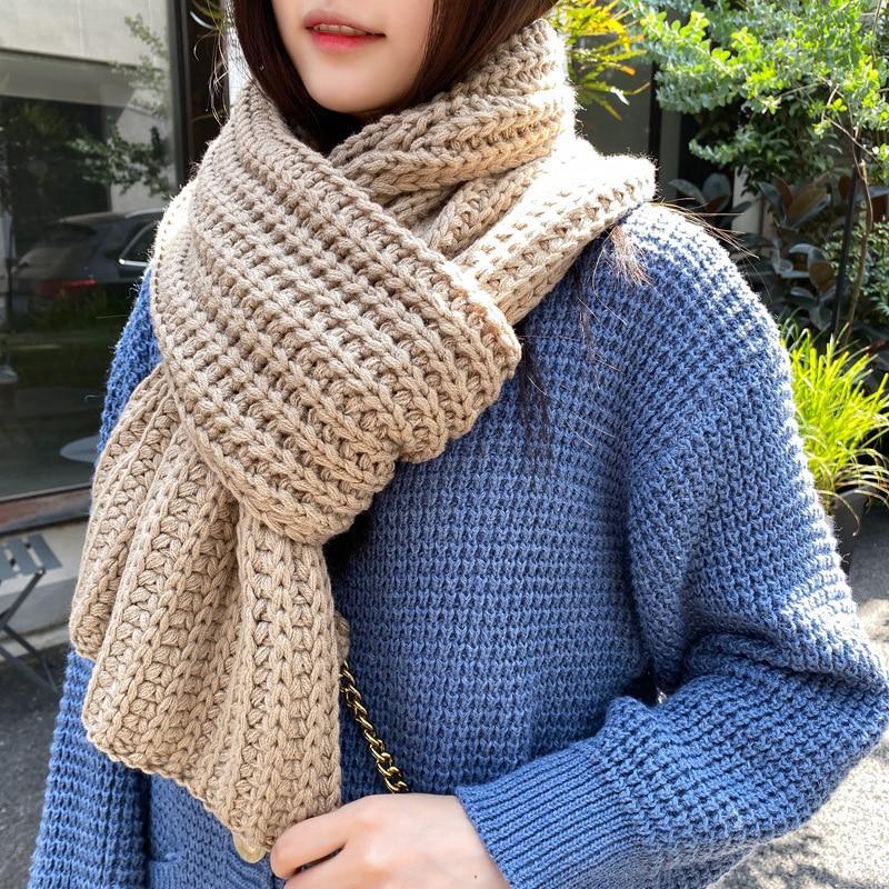 Warmer Strick Schal für Damen aus Carolina im Winter