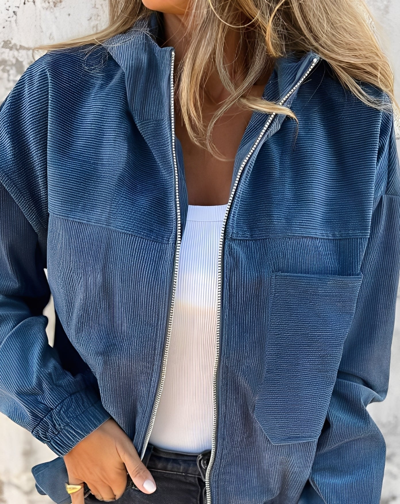 Krohn-e | Lässige Cord-Jacke mit Kapuze für Frauen
