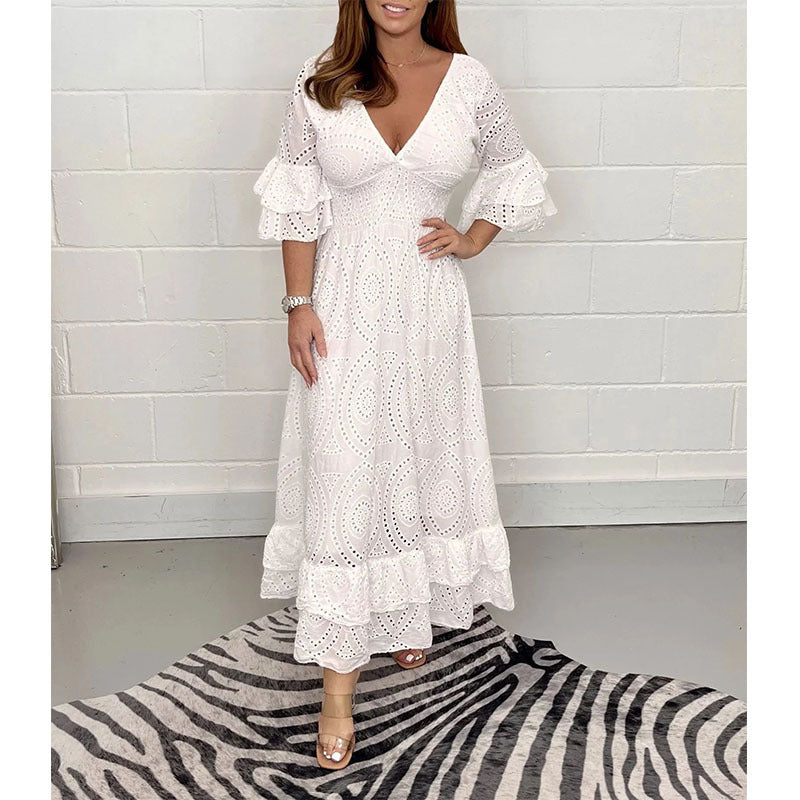 Fudus | Hochgeschnittenes, unifarbenes V-Ausschnitt-Kleid mit Stickerei