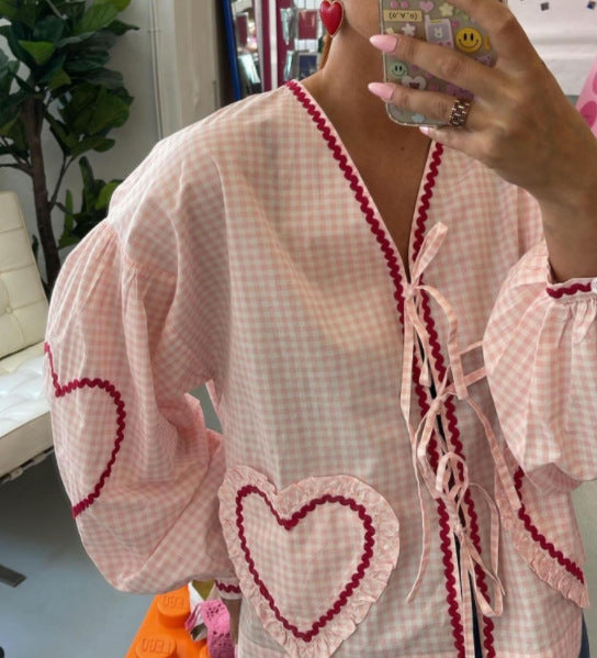 Fudus Langarmshirt mit V-Ausschnitt, Karomuster und Brusttasche