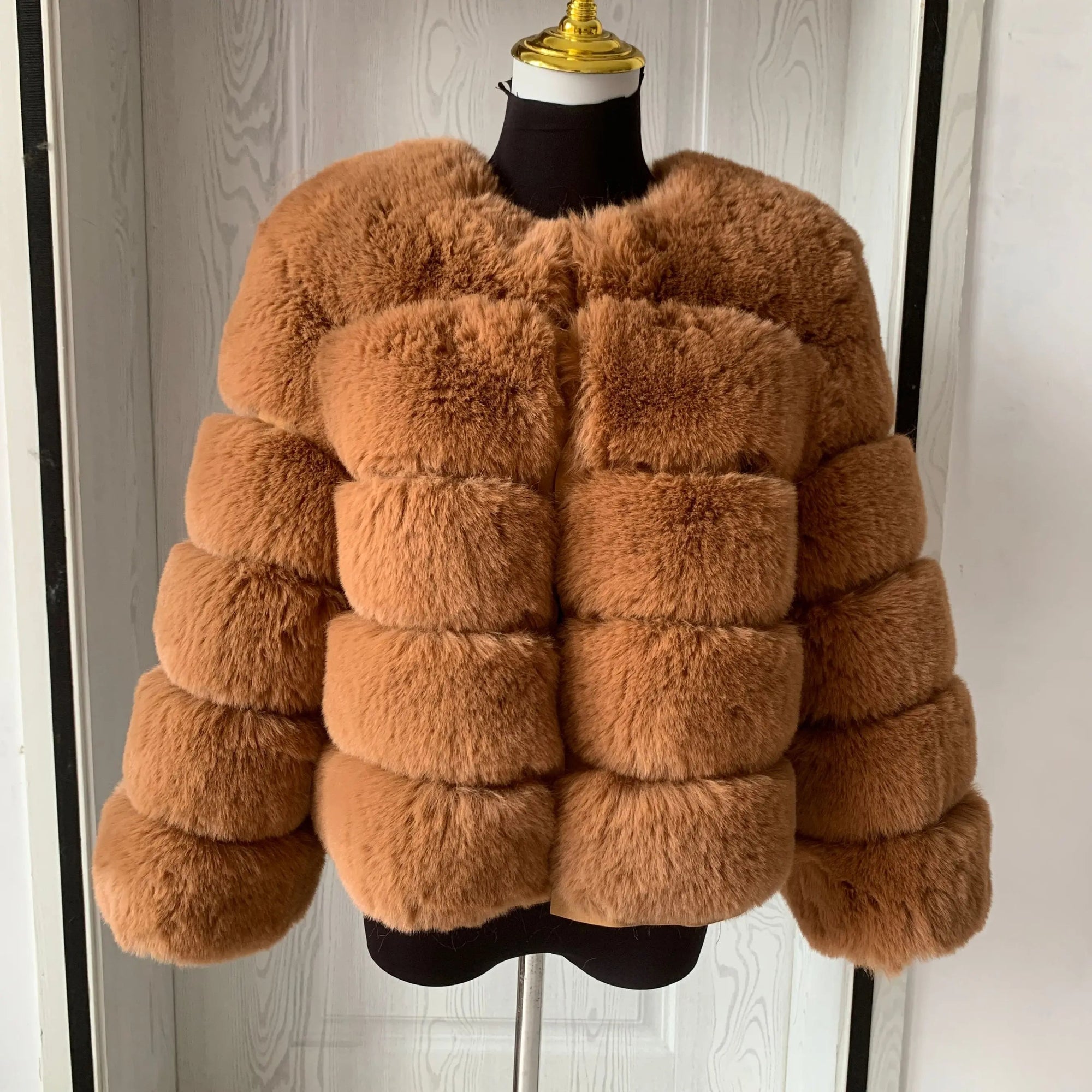 Modischer Wintermantel aus Kunstfell für Damen – Sari