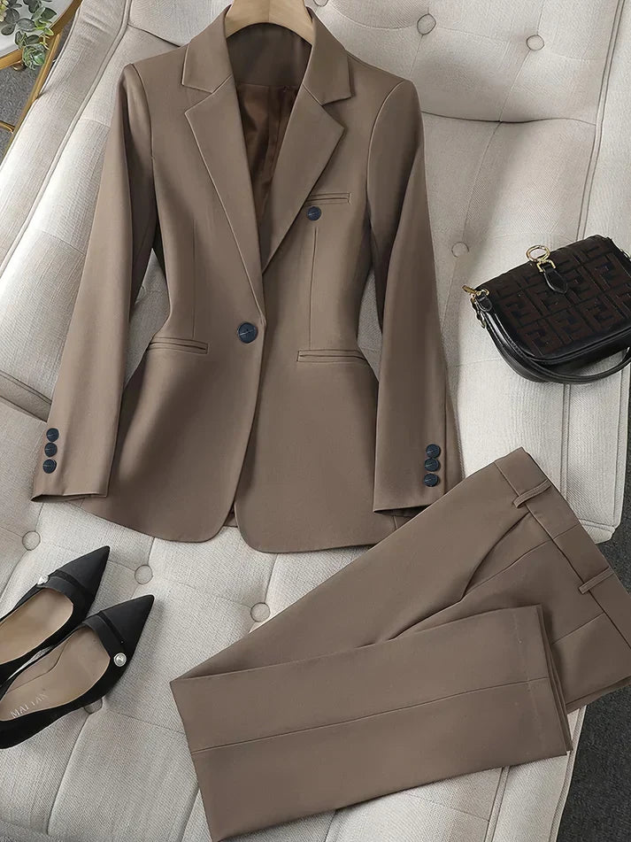 Krohn-e | Klassischer Stil mit Revers-Blazer-Set