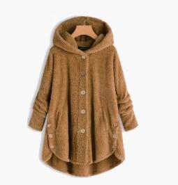 Fudus mit Knöpfen und Kapuze