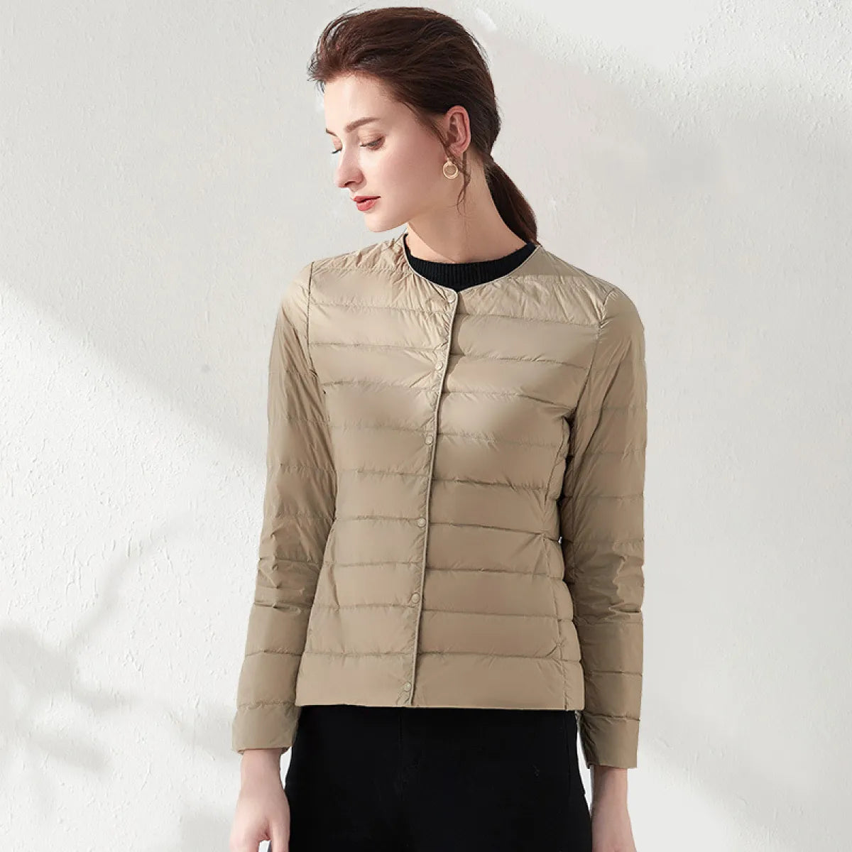 Krohn-e | Leichtgewichtige, kragenlose, figurformende Jacke für Damen