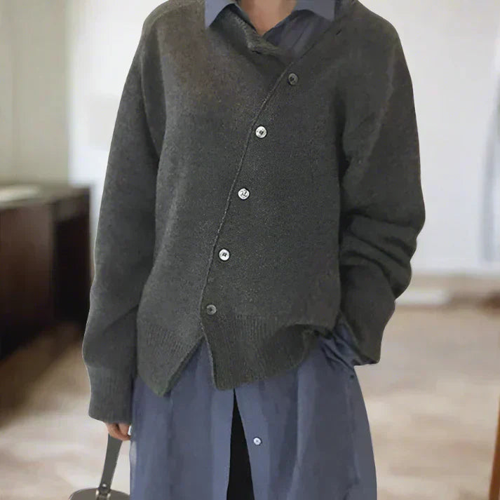 Krohn-e | Weiche Strickjacke mit Diagonaler Knopfleiste