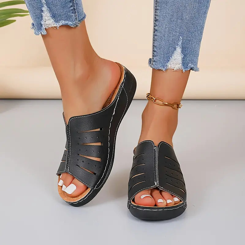 Badepantoffeln mit flachem Keilabsatz - Ishi