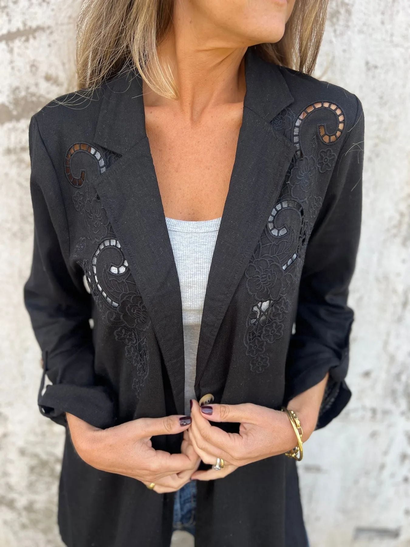 Krohn-e | Blazer mit Stickerei und Ausschnitten Klassischer Schnitt Raffiniert und Einzigartig