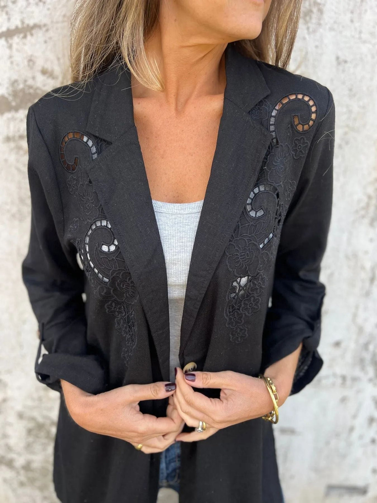 Krohn-e | Blazer mit Stickerei und Ausschnitten Klassischer Schnitt Raffiniert und Einzigartig