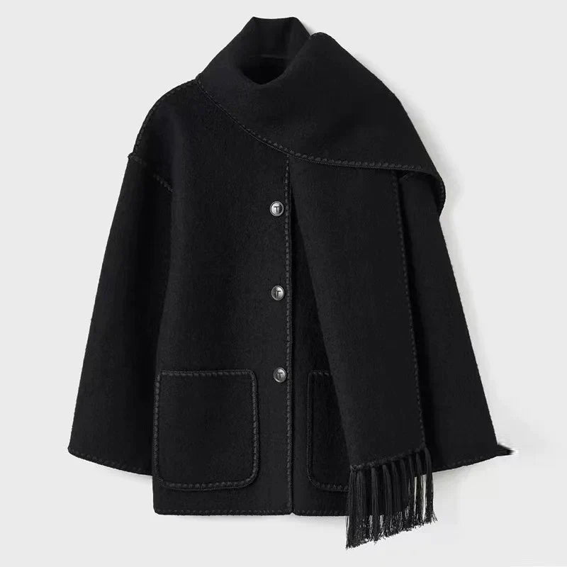 Krohn-e | Zeitloser Pompon-Mantel für Frauen