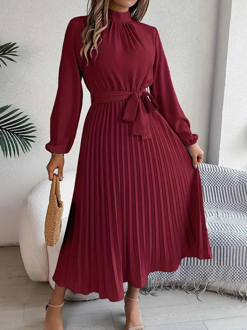 Krohn-e | Schlichtes Kleid mit Stehkragen und Plissiertem Gürtel