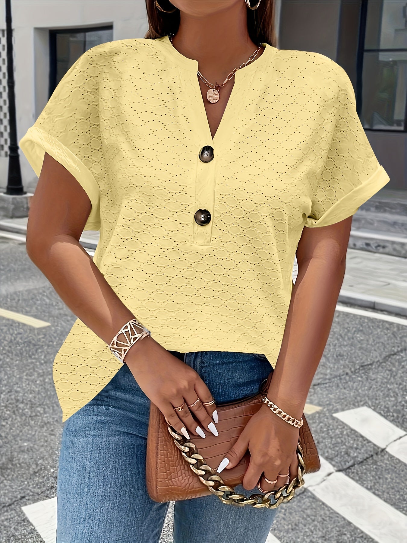 Damen Kurzarm Oberteil Yelina mit elegantem V-Ausschnitt